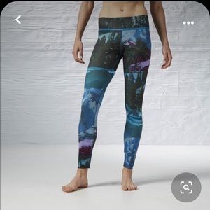 Reebok Playdry Scenic Mountain Print Leggings Size M